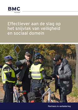 Voorkant van brochure over veiligheid en sociaal domein